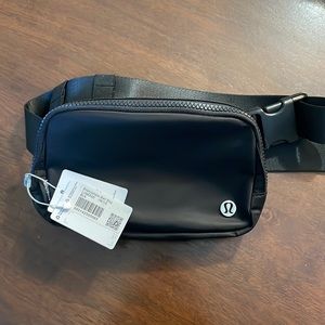 Lululemon *NEW* Everywhere Belt Bag!!